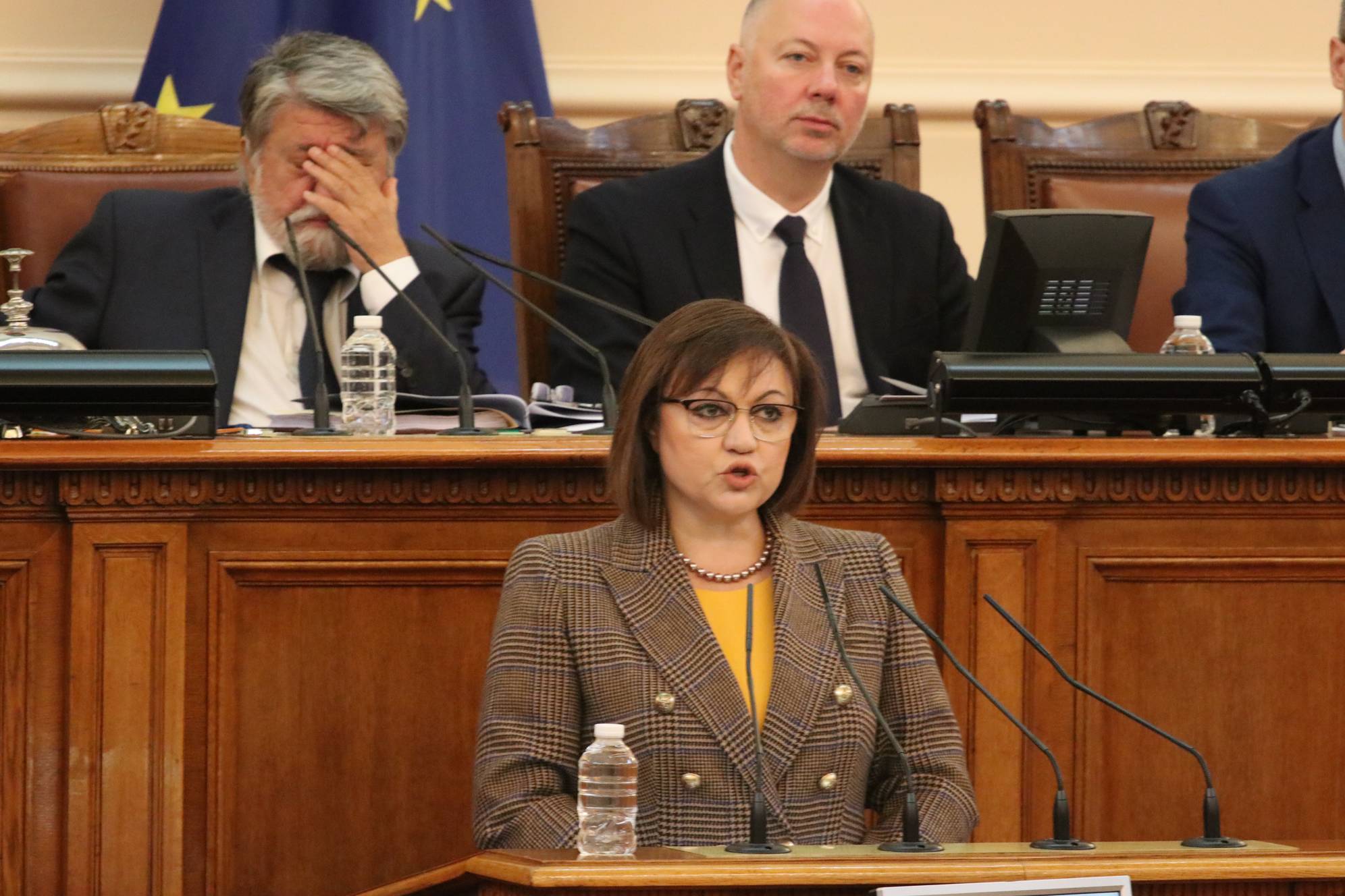  Корнелия Нинова 